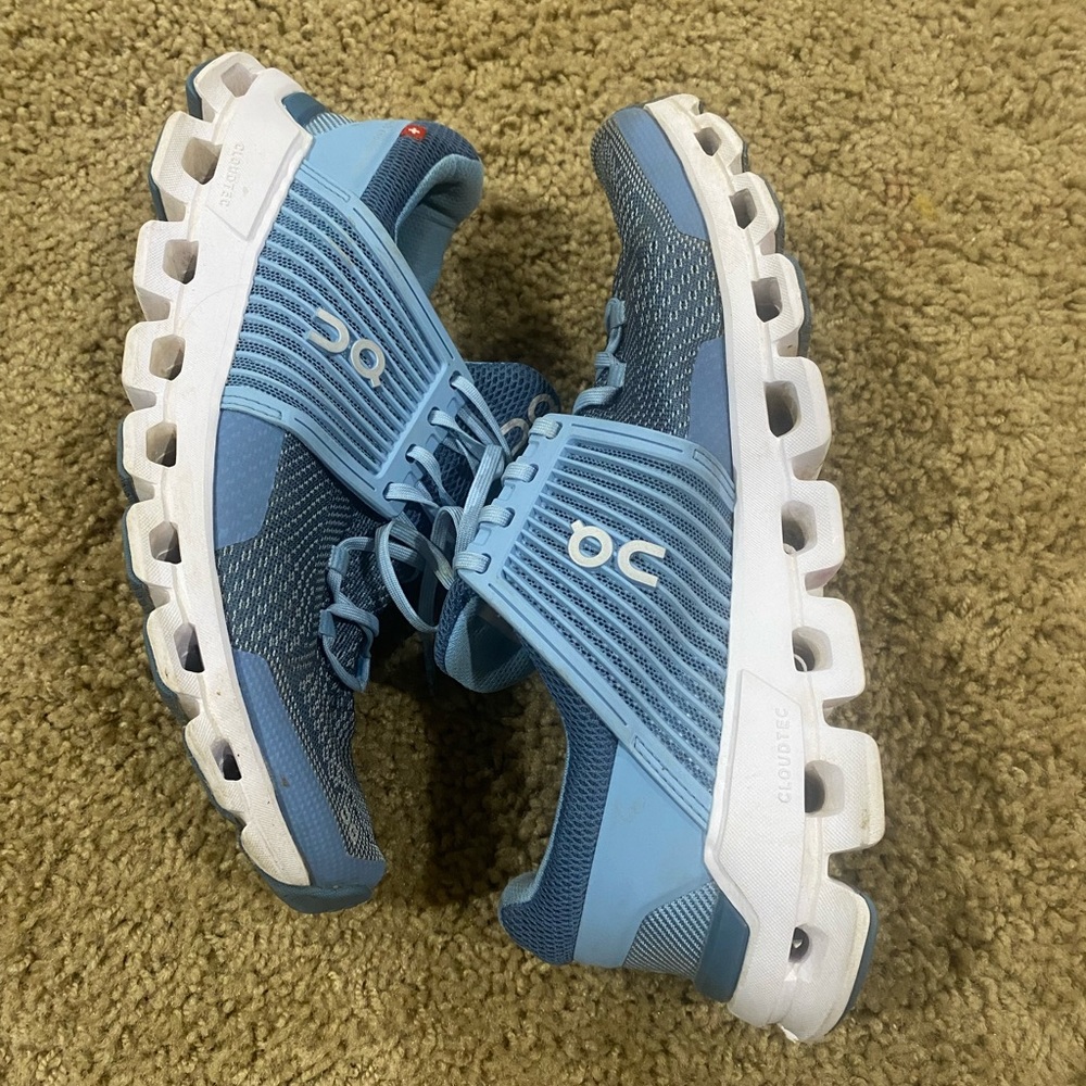 On cloudtec tennis shoes